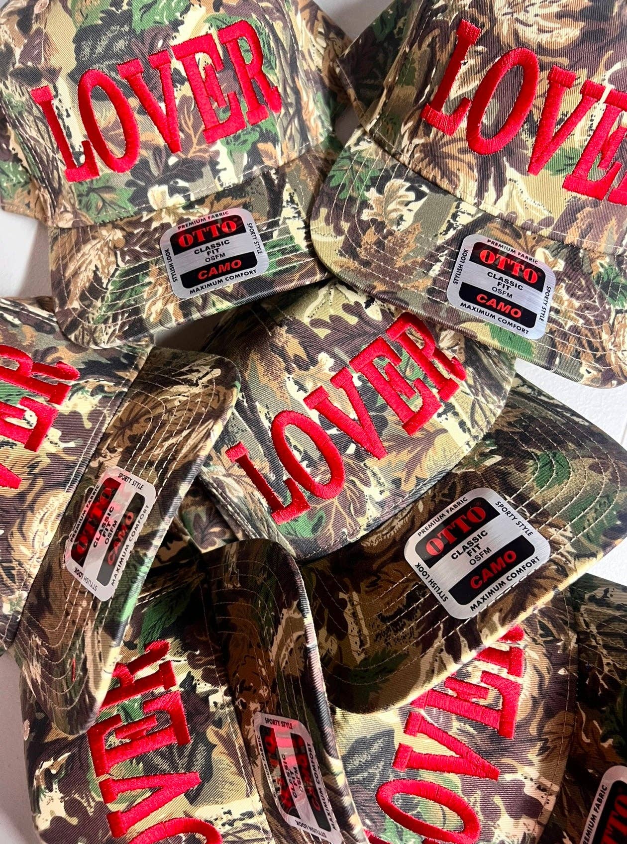 Lover - Camo/Red Hat